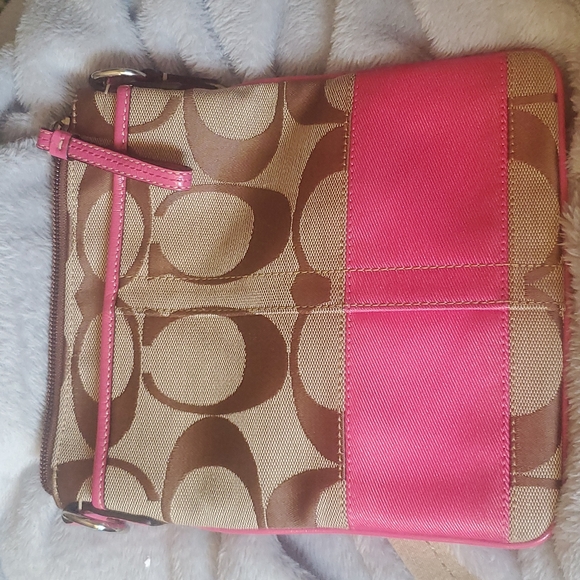*Beautiful Coach Crossbody Bag - Picture 9 of 9